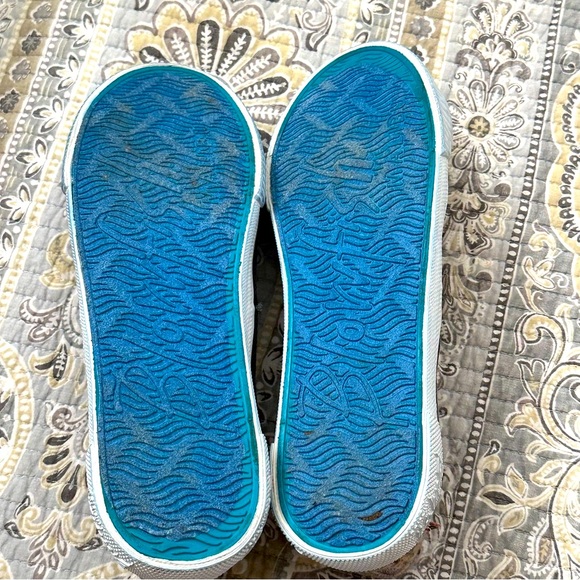 Blowfish women’s Sneakers - slip on, no tie - distressed black READ DESCRIPTION - Picture 7 of 9